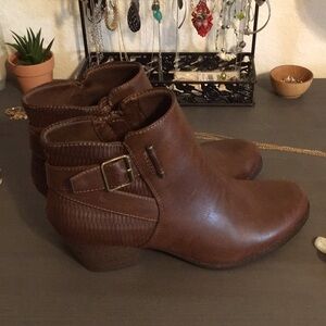 Size 9: Brown, faux-leather ankle boots
